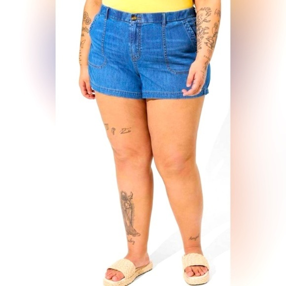 torrid Pants - ✨Torrid Denim Shorts Plus Size Utility Pocket Blue Casual Comfy Size 24‎ NWT